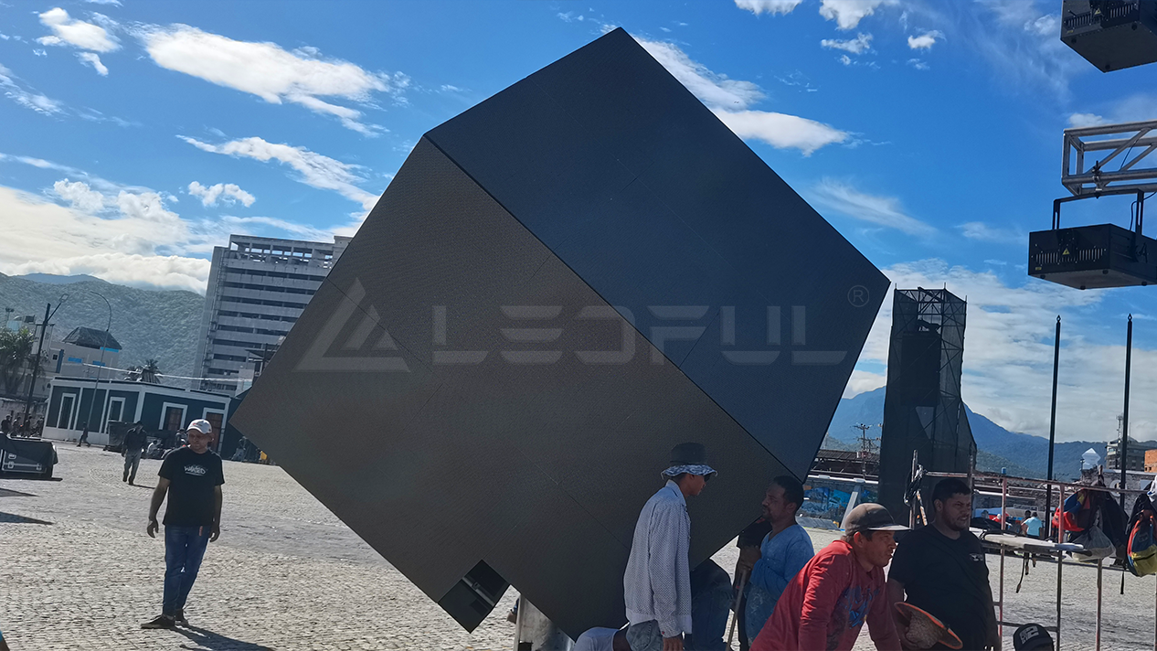 LEDFUL Outdoor Cube LED Screen In Venezuela-3