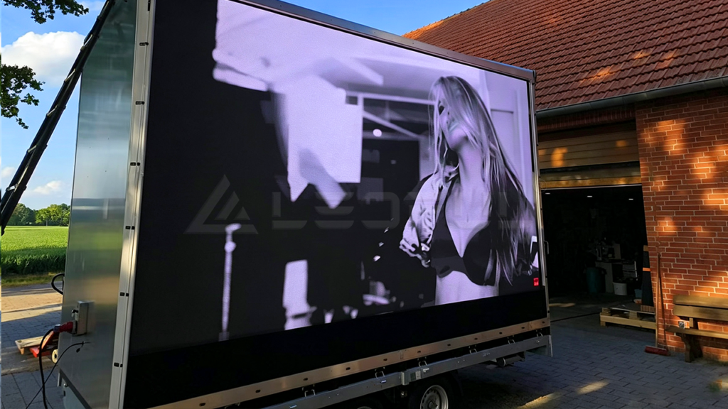 Outdoor Mobile Trailer LED Screen-2