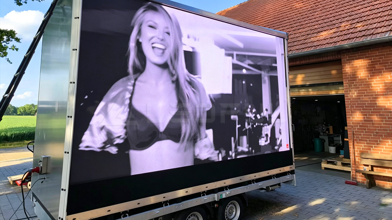 Outdoor Mobile Trailer LED Screen-1
